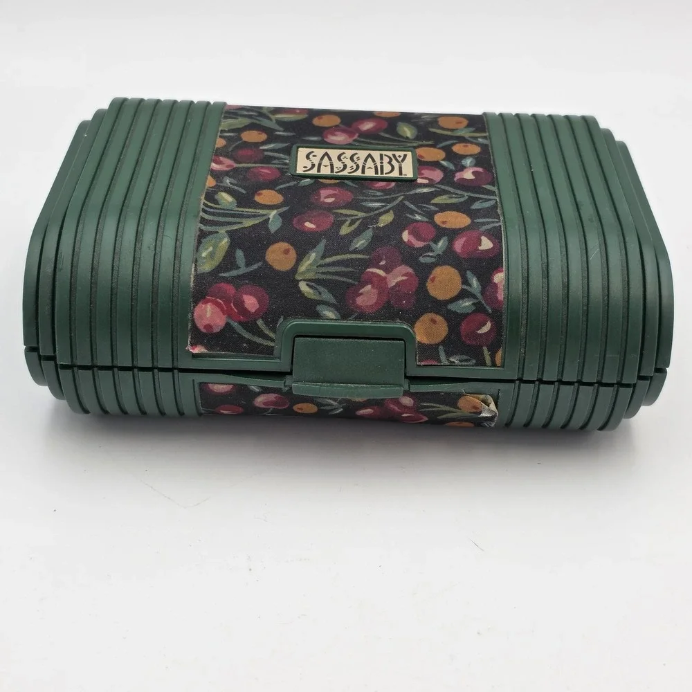 SASSABY Small Hunter‎ Green Cherry Makeup Case Vintage Model 110 90's  T2